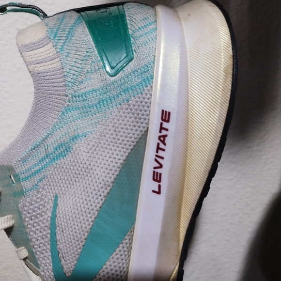 Brooks Women's Levitate 4 - Size 10 - Picture 15 of 16